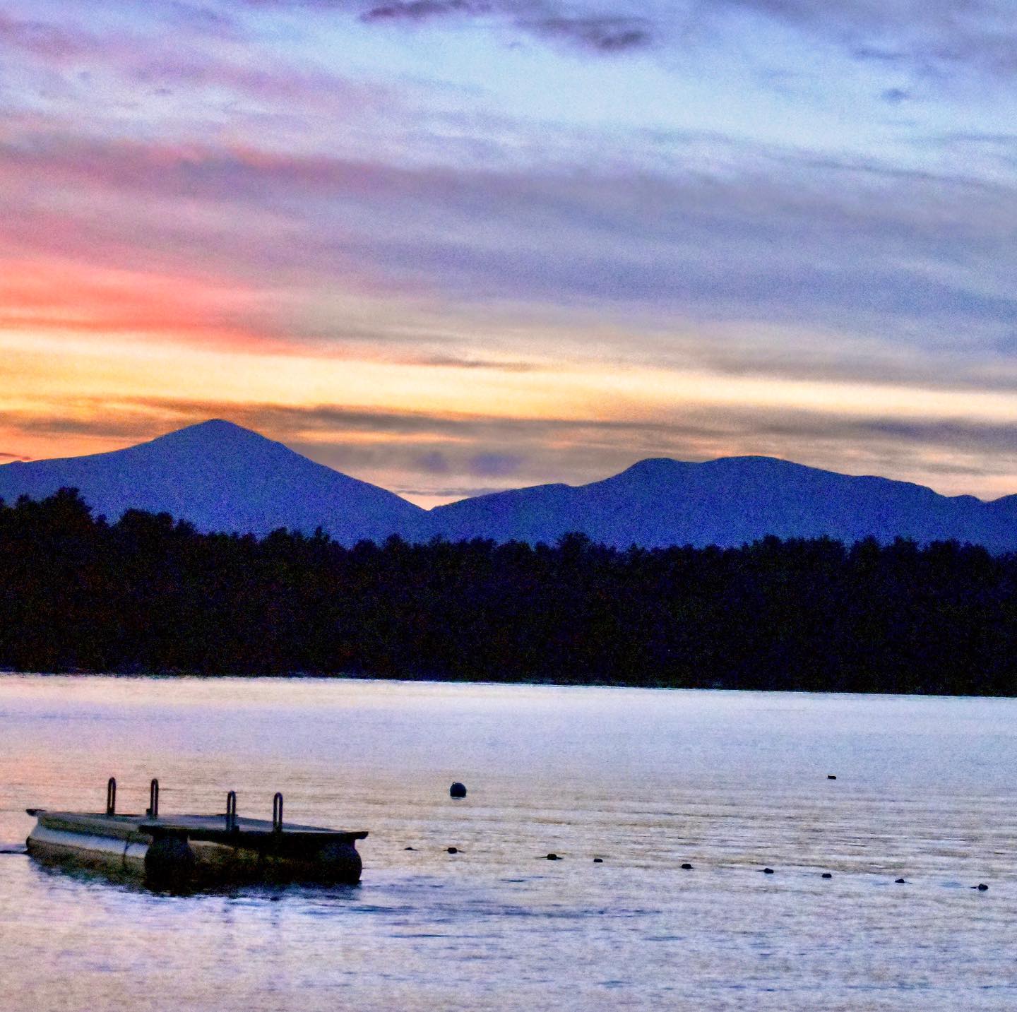 Picture of a lake in New Hampshire during sunset