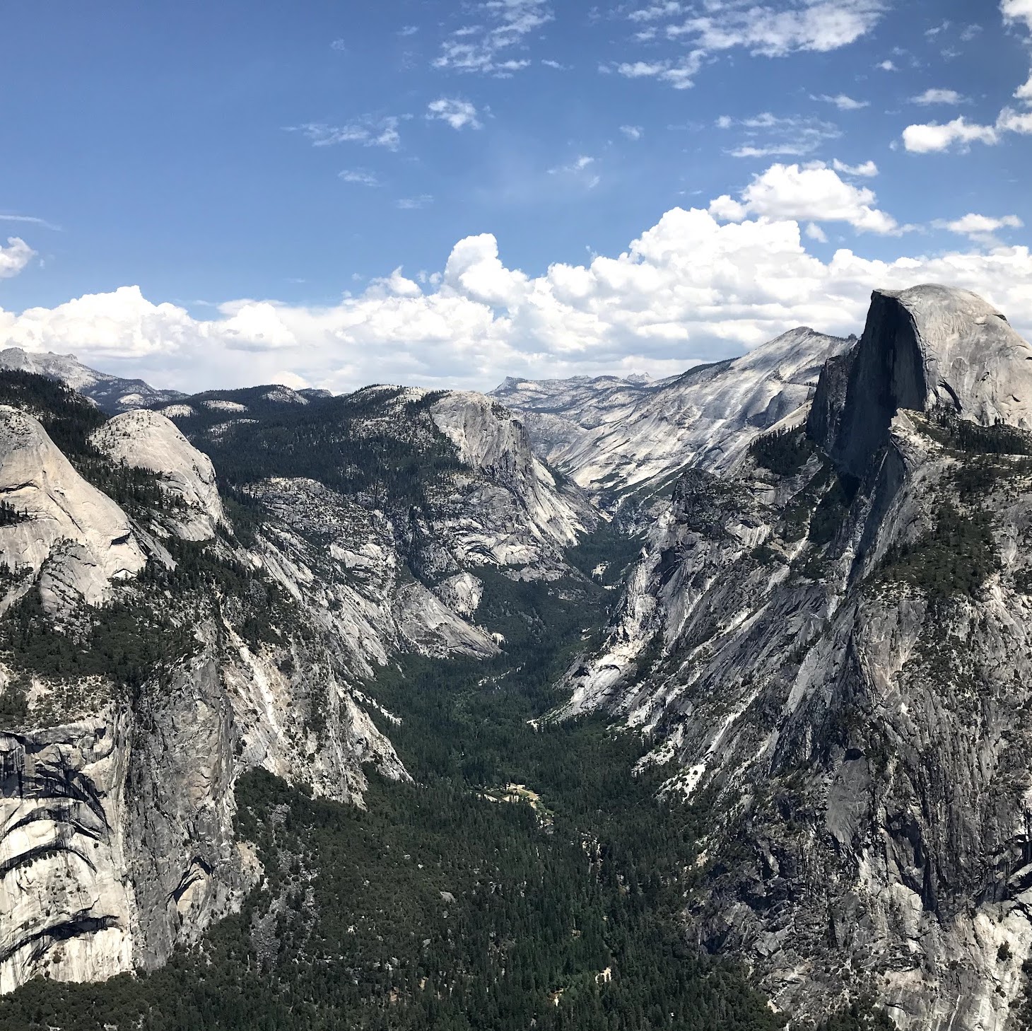 Image of mountains in Yosemite National Park
